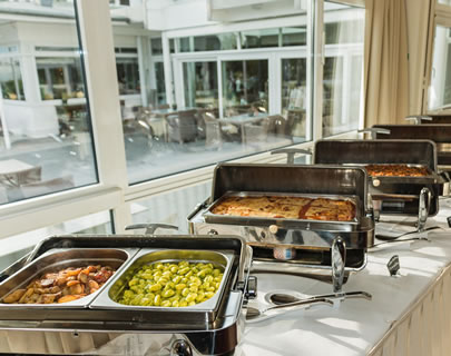 �z�e���E���فE���X�g�����̃o�C�L���O�E�J�t�F�e���A��