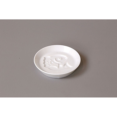 白磁 絵柄入り 醤油皿 約8.2mm 鯛 - 調理器具のSHOKUBI