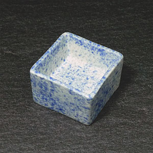 陶器 角型 高台珍味入れ 約5.7cm 青磁 - 調理器具のSHOKUBI